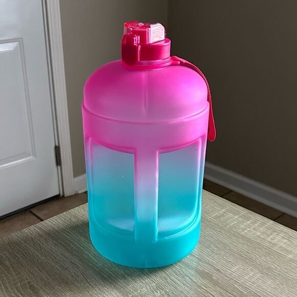 NWOT … VENTURE PAL “ 1 Gallon”Motivational Water Bottle - Picture 2 of 5